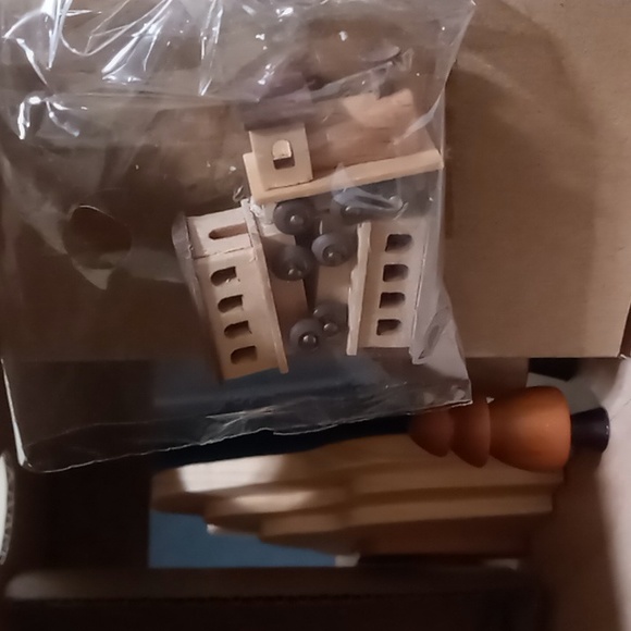 Wooderful Life Collectible Christmas Musical Box. New with tag. - Picture 4 of 8